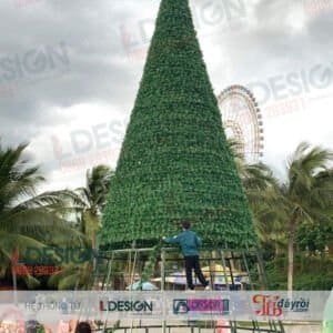 Dịch vụ làm cây thông Noel khổ lớn