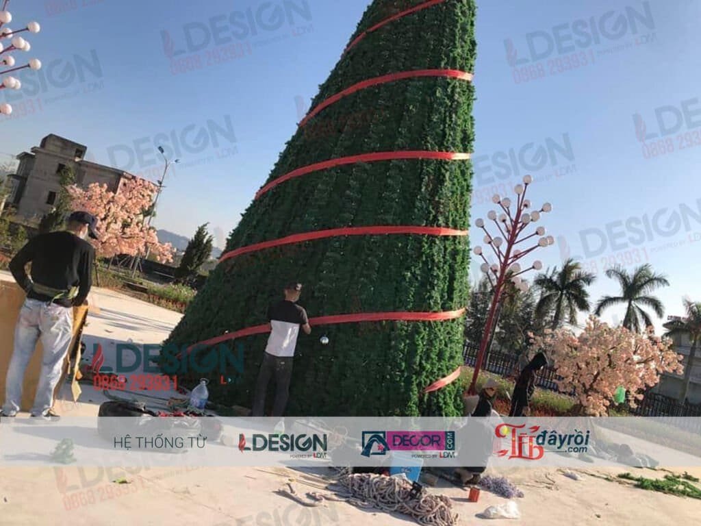 Thi công Cây thông Noel Cây thông Noel 5m, 6m, 7m tại TP. HCM