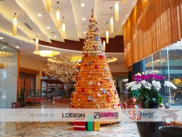 Thi Công Cây Thông Noel Khổng Lồ