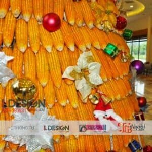 Cho thuê cây thông noel bằng bắp ngô