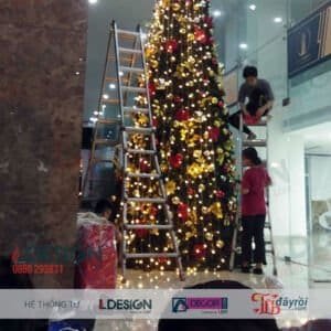 Dịch vụ làm cây thông Noel khổ lớn