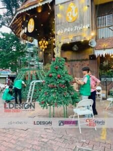 trang-tri-cay-thong-noel-8m