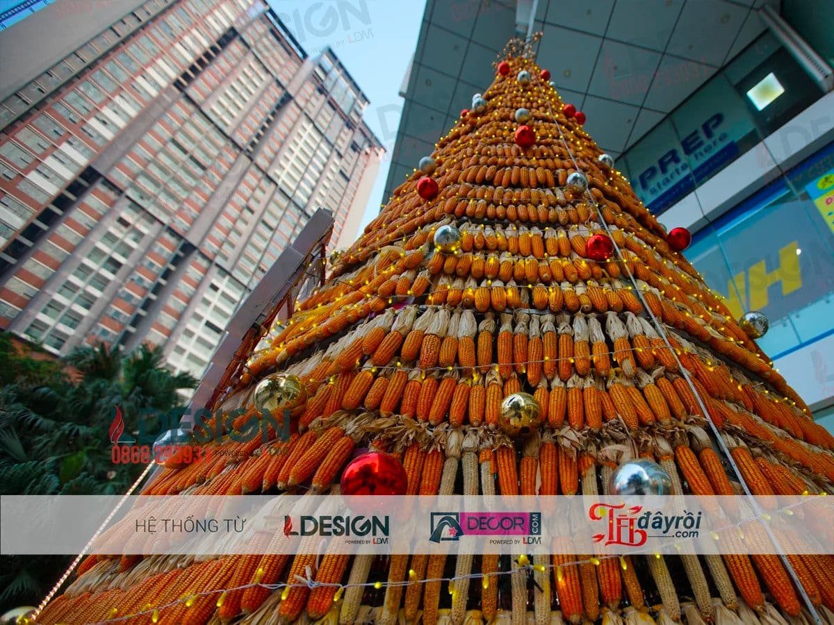 Thi Công cây thông khổng lồ tại Trảng Bàng – Tây Ninh