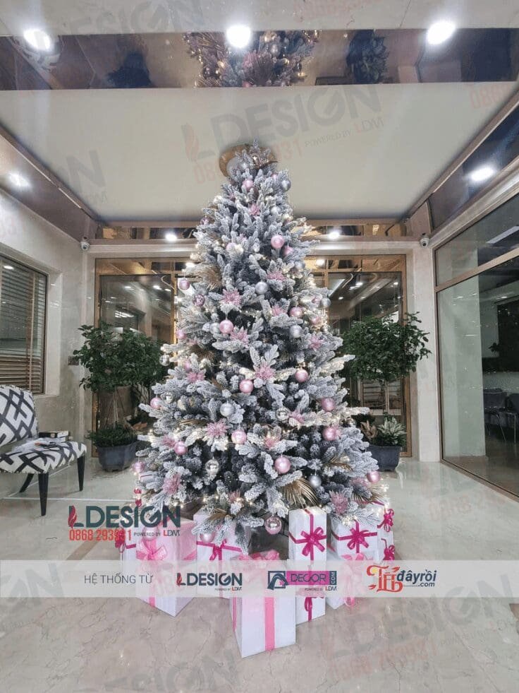 Cho thuê cây thông Noel tại G-Tower