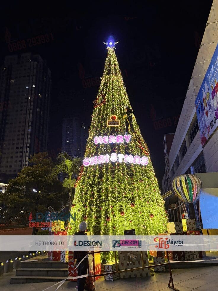 Thi Công Cây Thông Noel Khổng Lồ Tại Lotte Mart Nam Sài Gòn – Quận 7